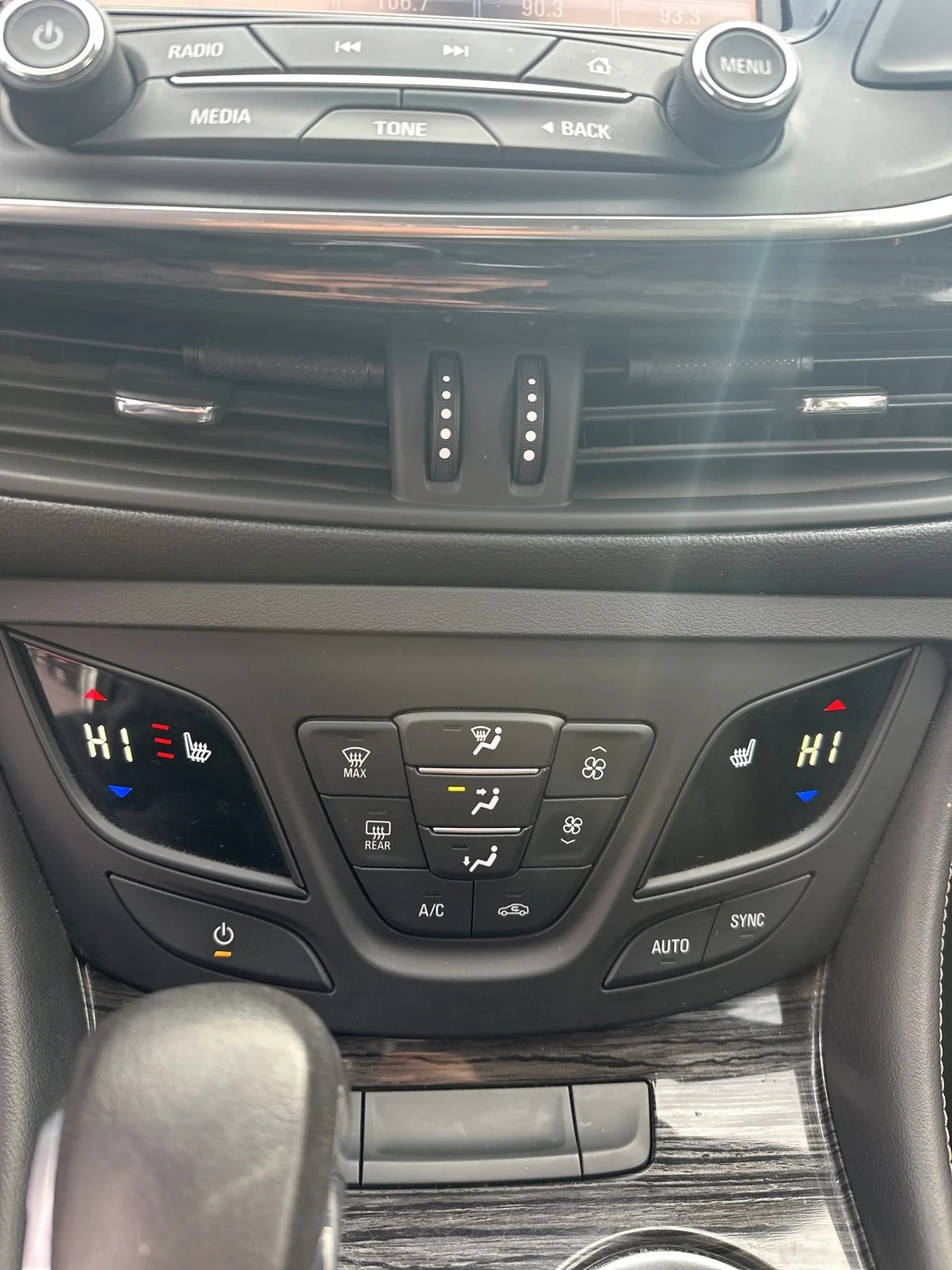 2018 Buick Envision Essence - Photo 16