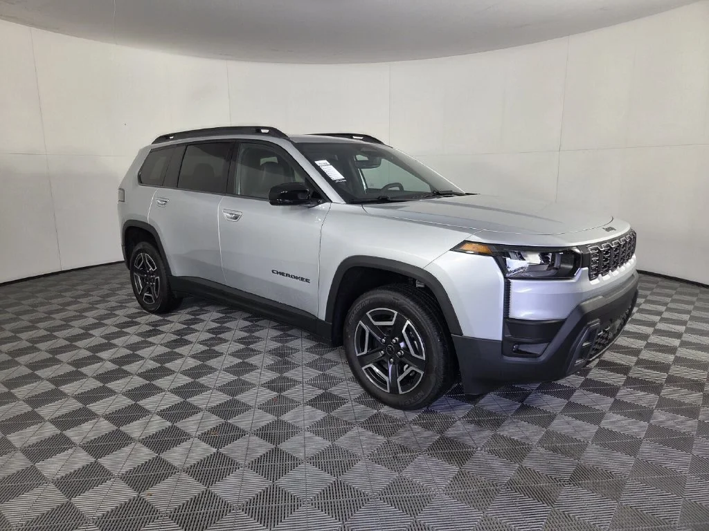 New 2026 Silver Zynith Clear-Coat Exterior Paint Jeep Limited image 2