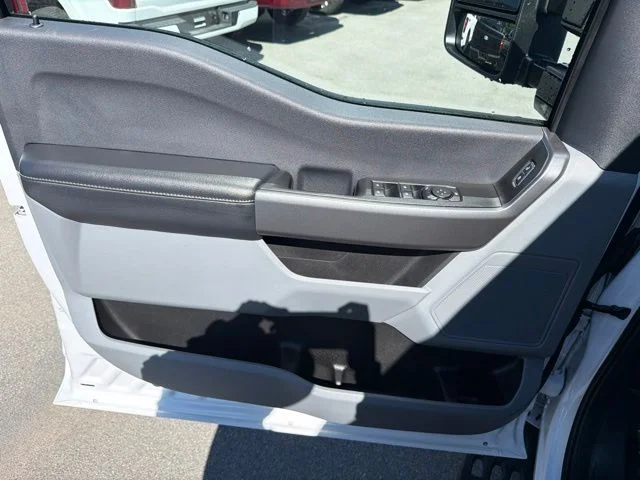 New 2027 Oxford White Ford F-350® XL image 22