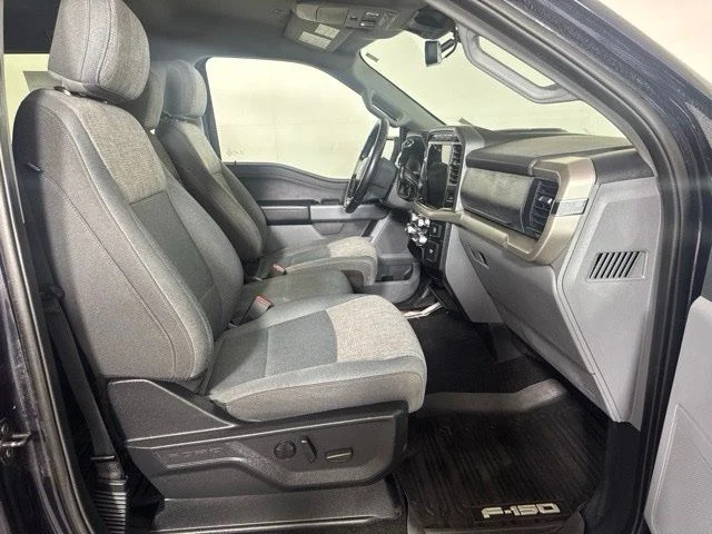 Certified Used 2021 Blue Metallic Ford XLT image 4