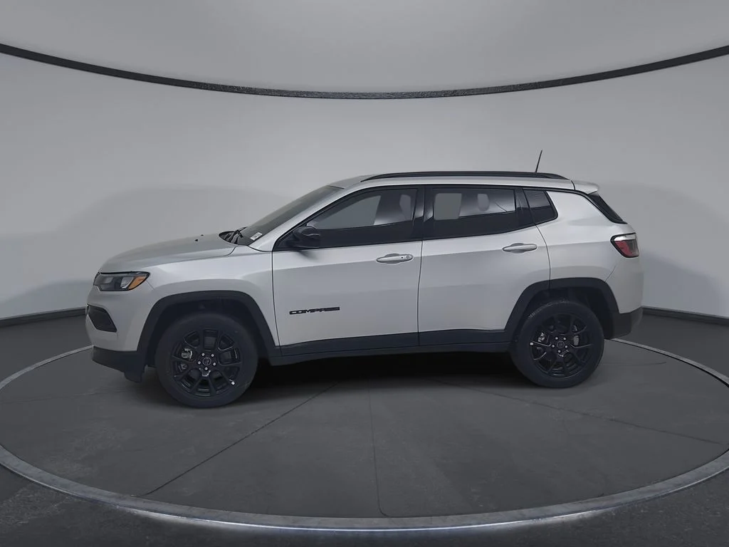 New 2026 Silver Zynith Metallic Clearcoat Jeep Latitude image 8
