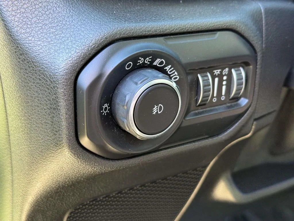 Used 2019 Green Jeep Unlimited Sport S image 31