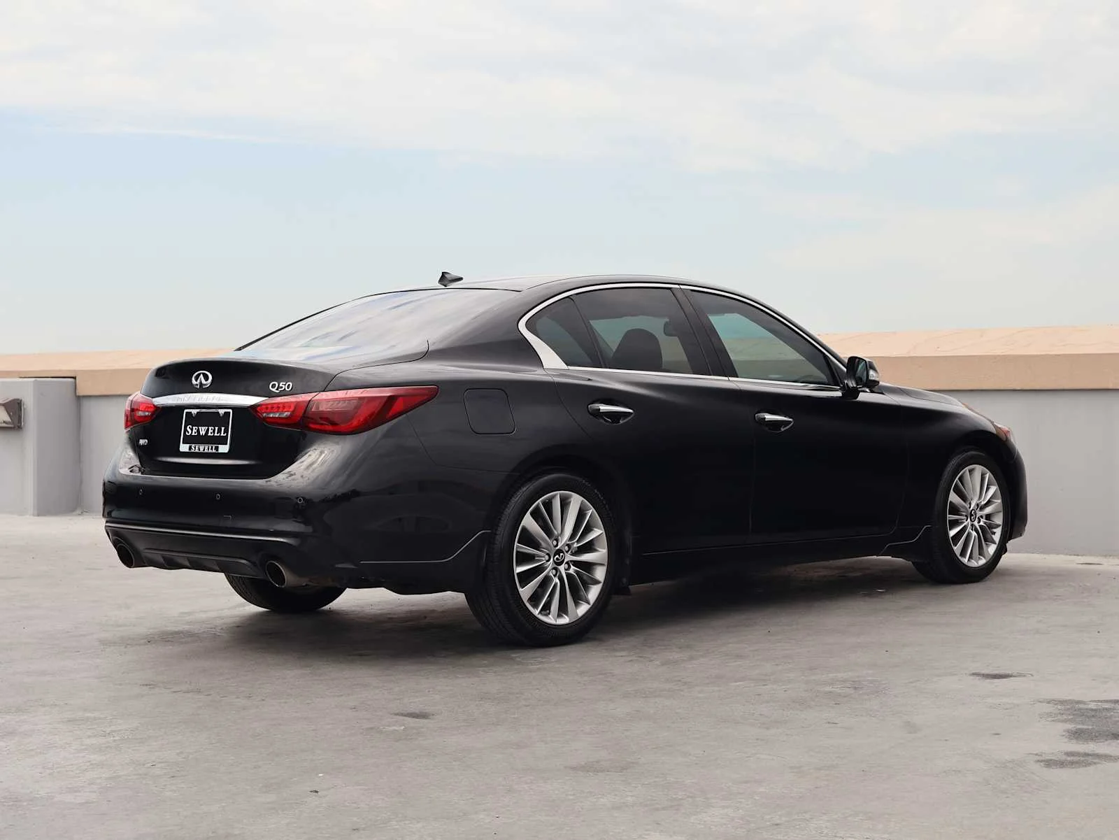 Certified Used 2023 Midnight Black INFINITI LUXE image 5