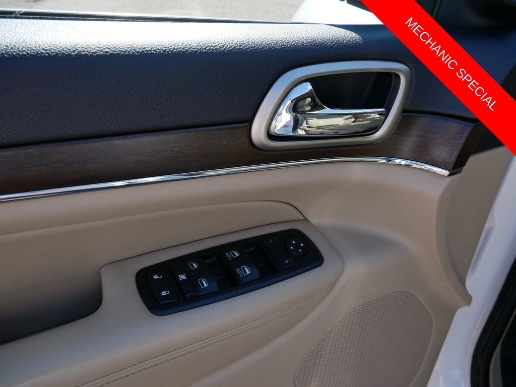 Used 2015 White Jeep Limited image 16