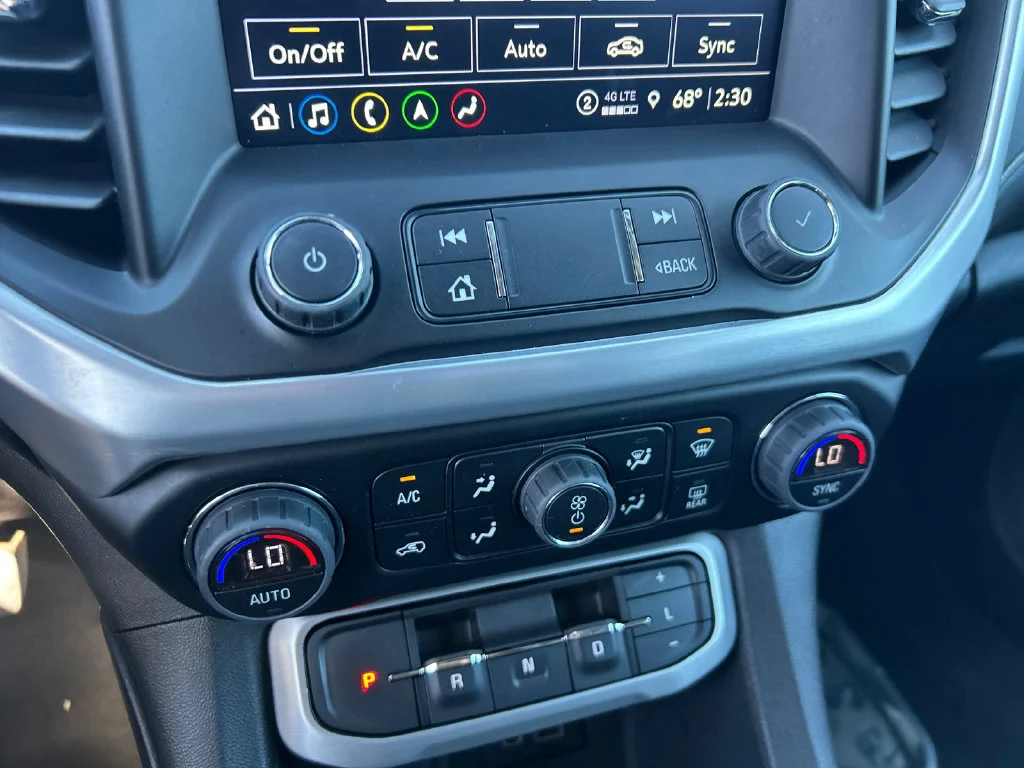 2023 GMC Acadia SLT - Photo 26