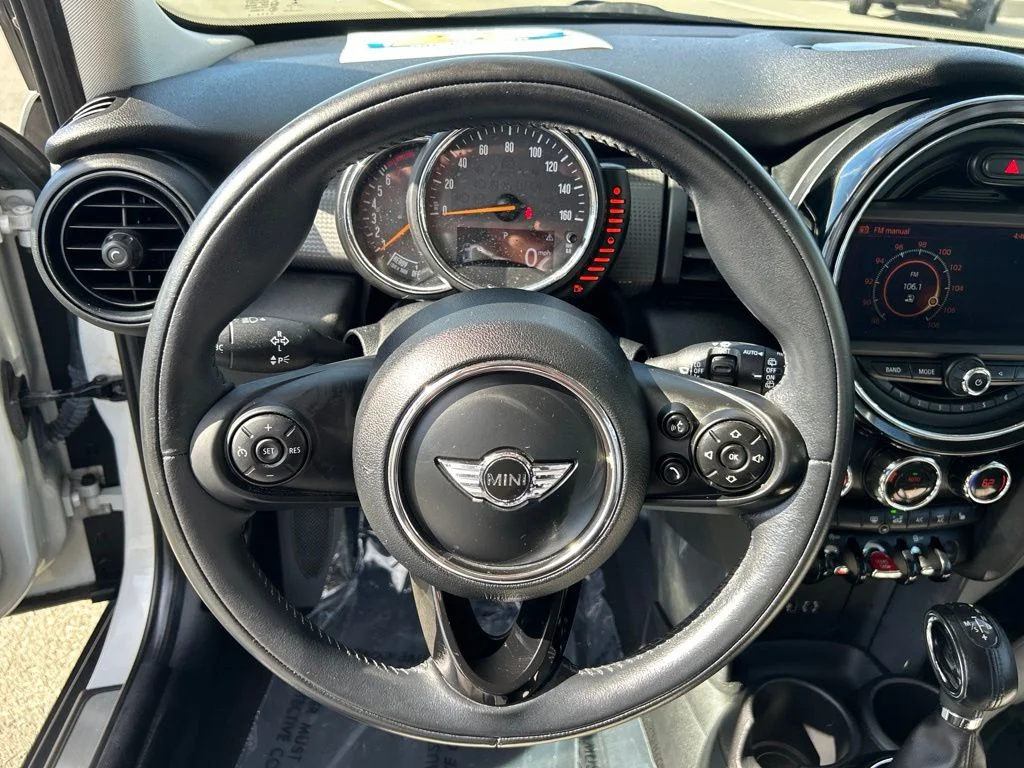 Used 2015 White MINI Base image 20
