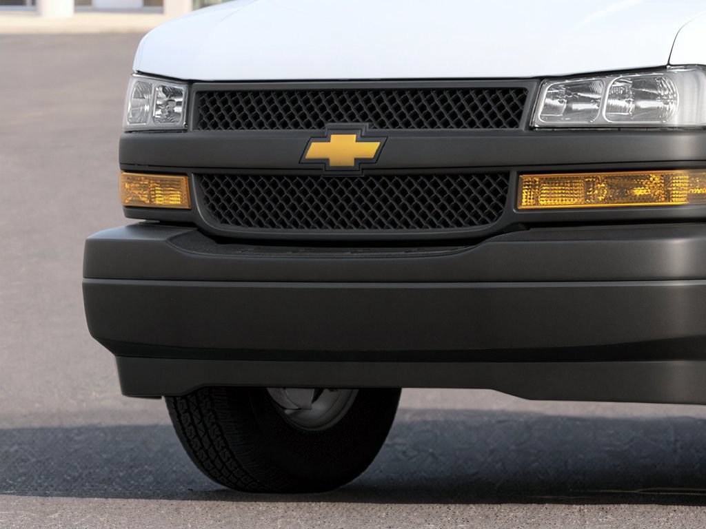 New 2026 Summit White Chevrolet 1WT image 4
