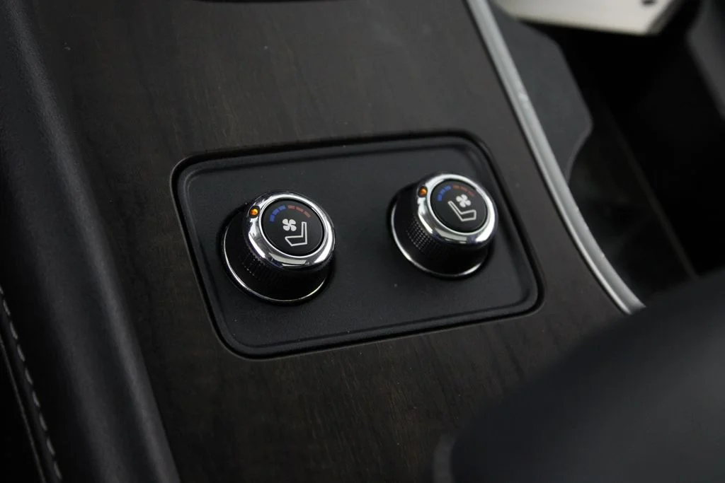 Certified Used 2020 Black Nissan Platinum image 26