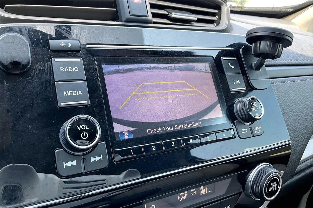 Used 2018  Honda LX image 13