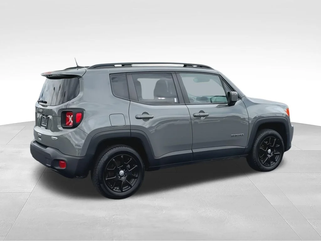 Used 2021 Gray Jeep Latitude image 8