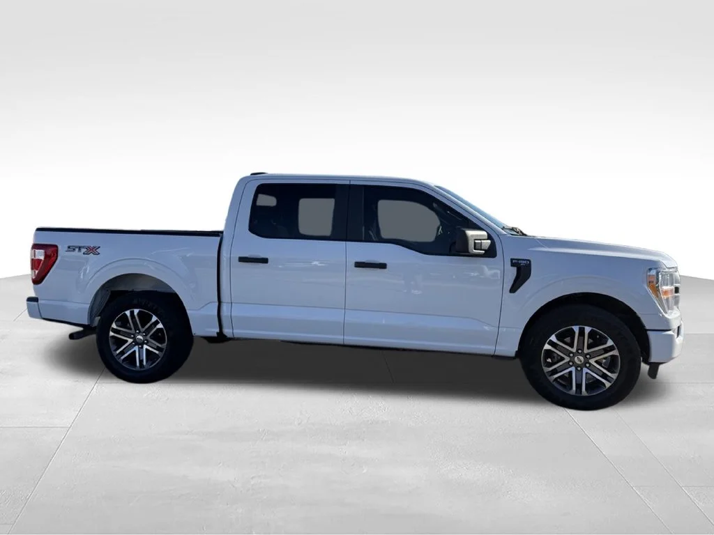Used 2022 White Ford XL image 3
