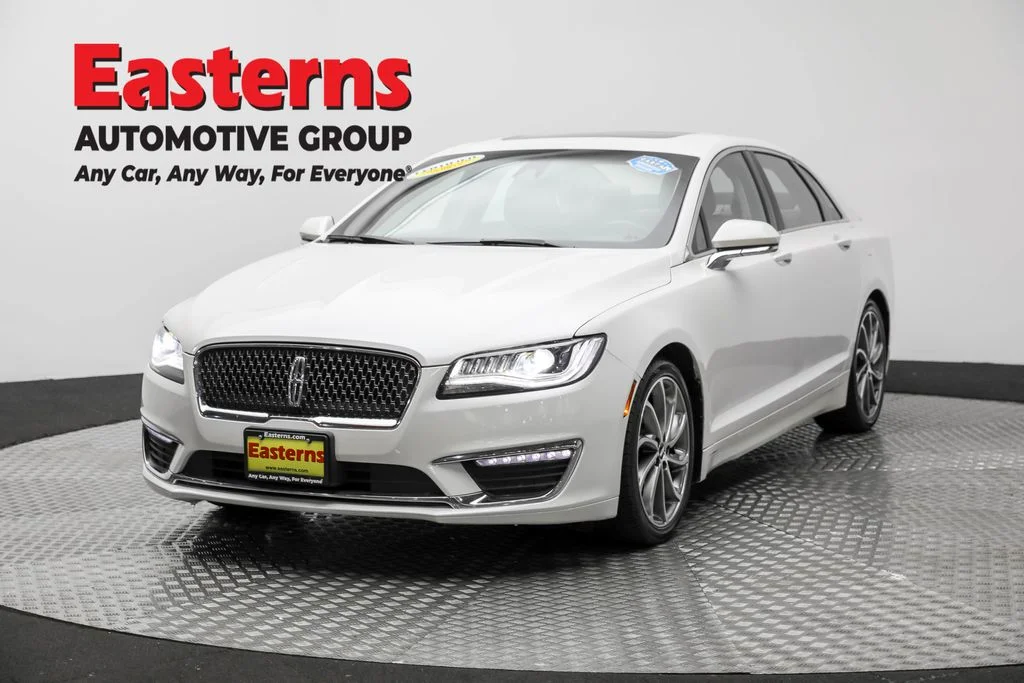 Used 2019 White Lincoln Reserve image 1