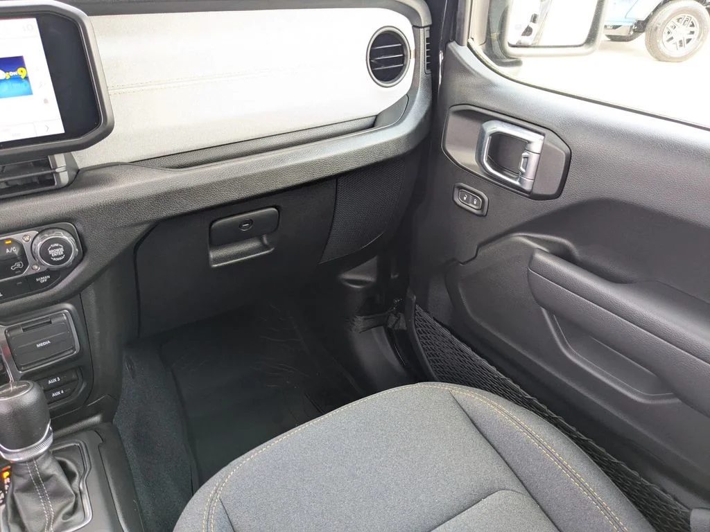 Used 2024 Black Jeep Sport S image 19
