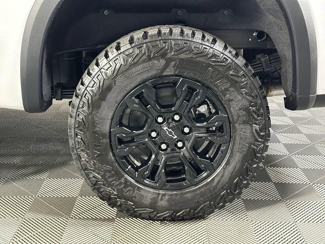 New 2026 Summit White Chevrolet ZR2 image 130