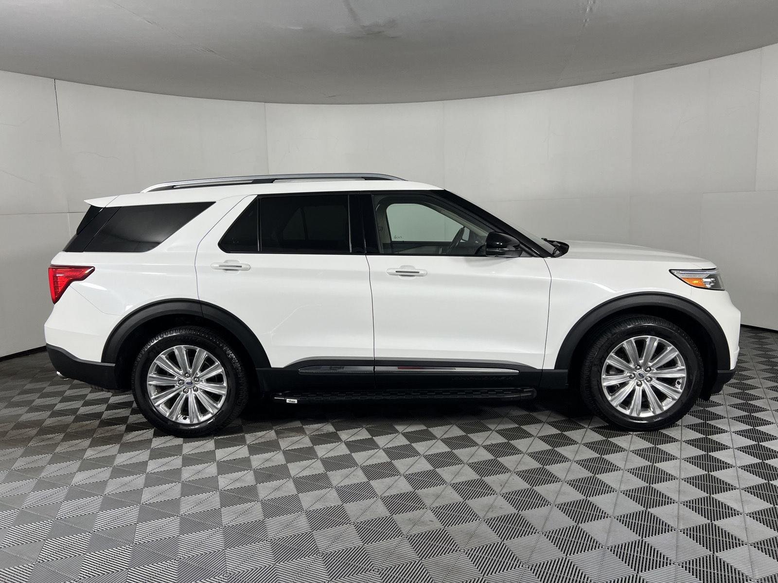 Used 2020 Star White Metallic Tri-Coat Ford Limited image 10