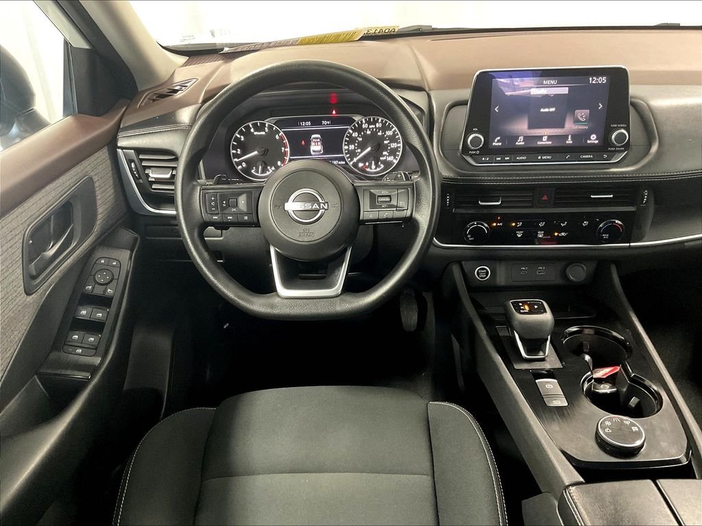 Used 2023 White Nissan S image 17