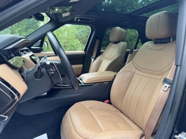 Used 2025 Santorini Black Metallic Land Rover SE image 10