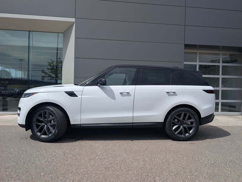New 2026 Fuji White Land Rover SE image 2