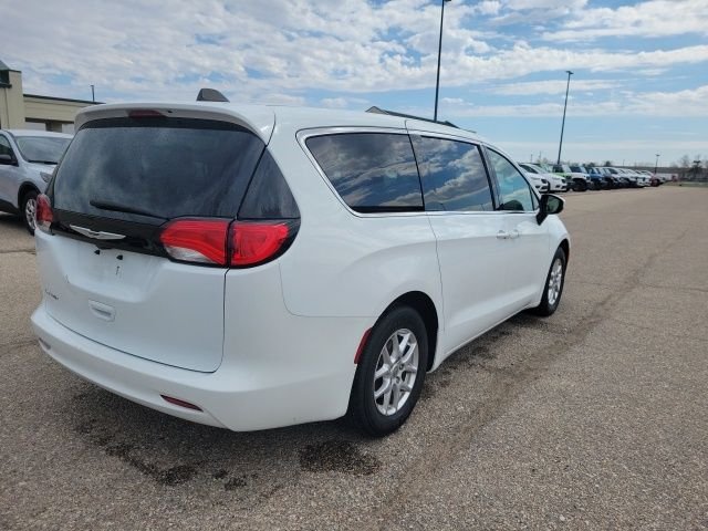 2023 Chrysler Voyager LX - Photo 22
