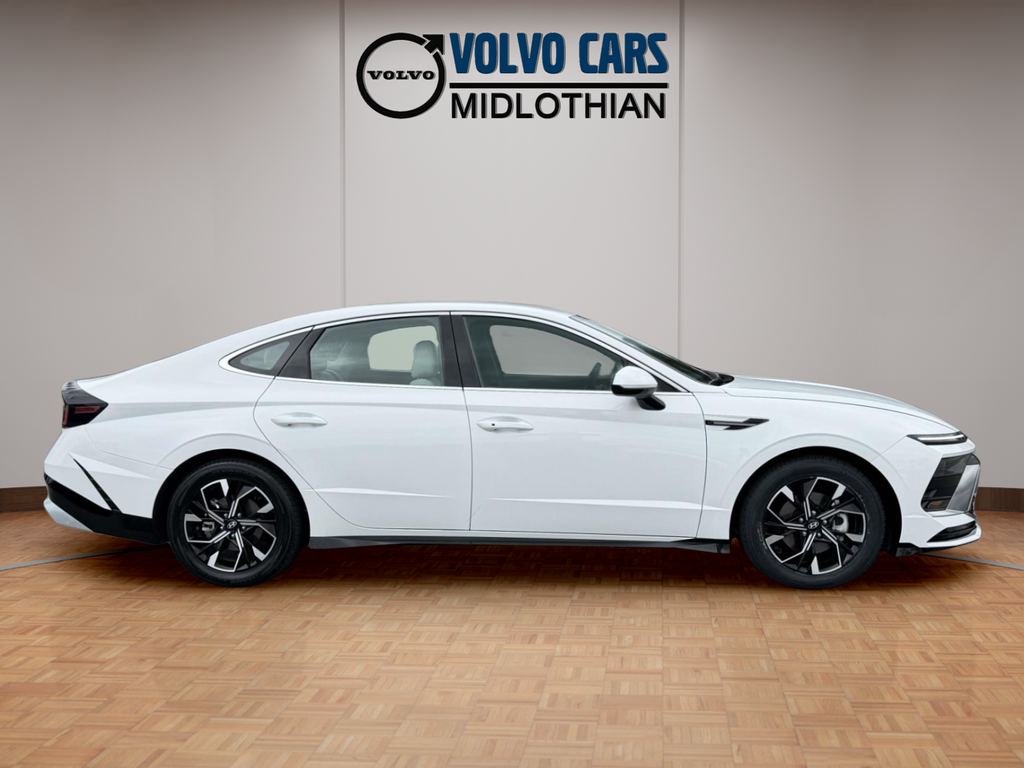Used 2024 White Hyundai SEL image 18