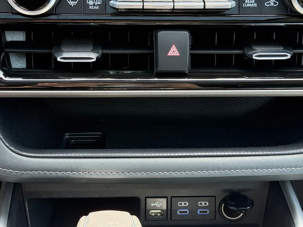 Used 2022  Toyota XLE image 19