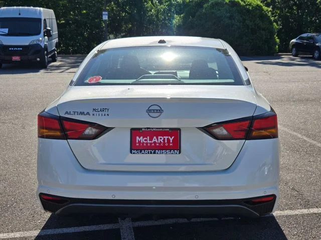 New 2026 White Nissan 2.5 SV image 8