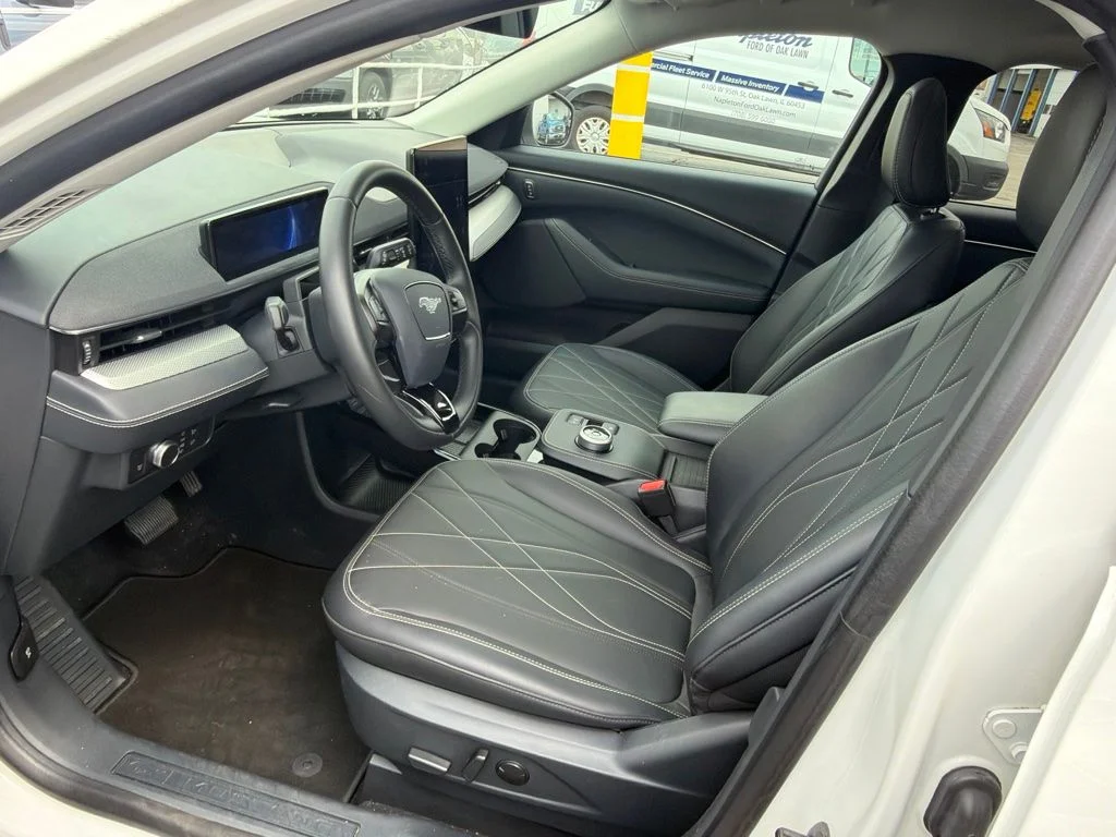 Used 2021 White Ford California Route 1 image 6