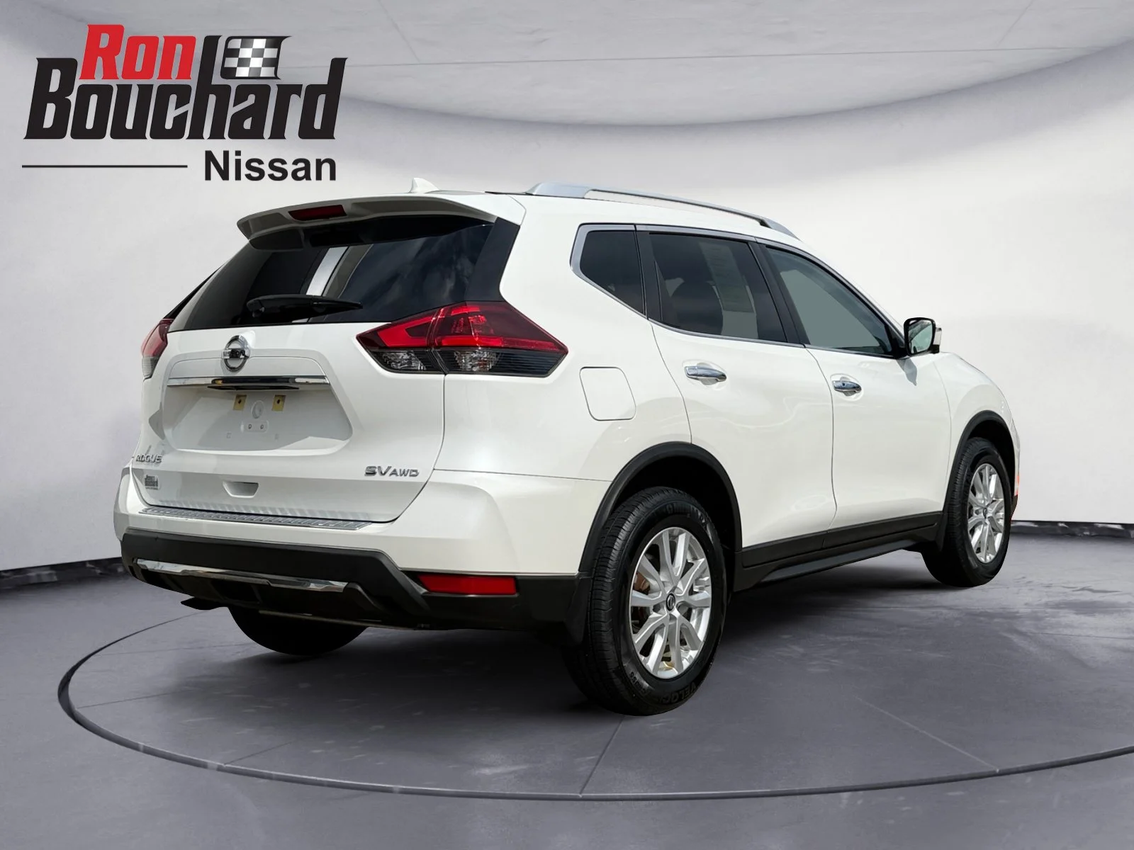 Used 2018 Pearl White Nissan SV image 2