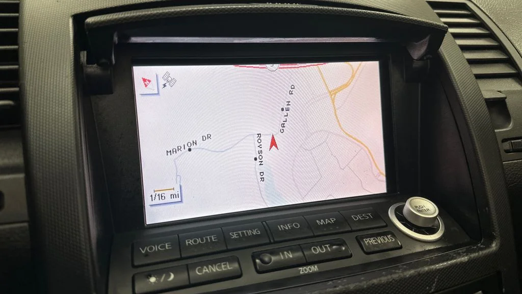 Used 2005 Yellow Nissan Touring image 30