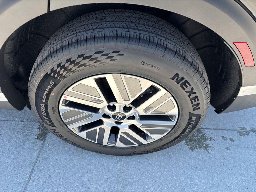 New 2026 Abyss Black Hyundai SEL 7P image 12