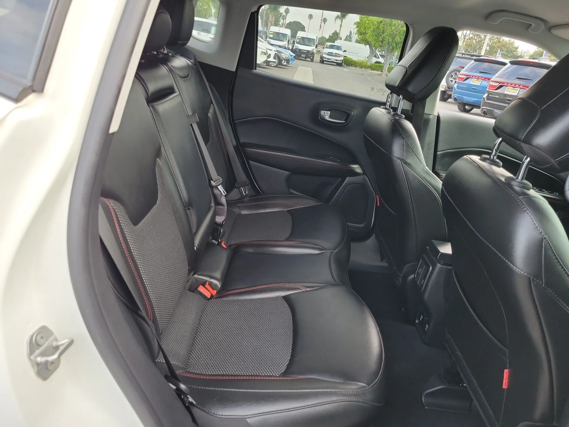 Used 2021 White Jeep Trailhawk image 21