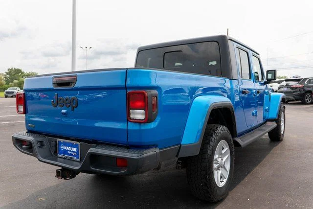 Used 2022 Blue Jeep Sport image 6