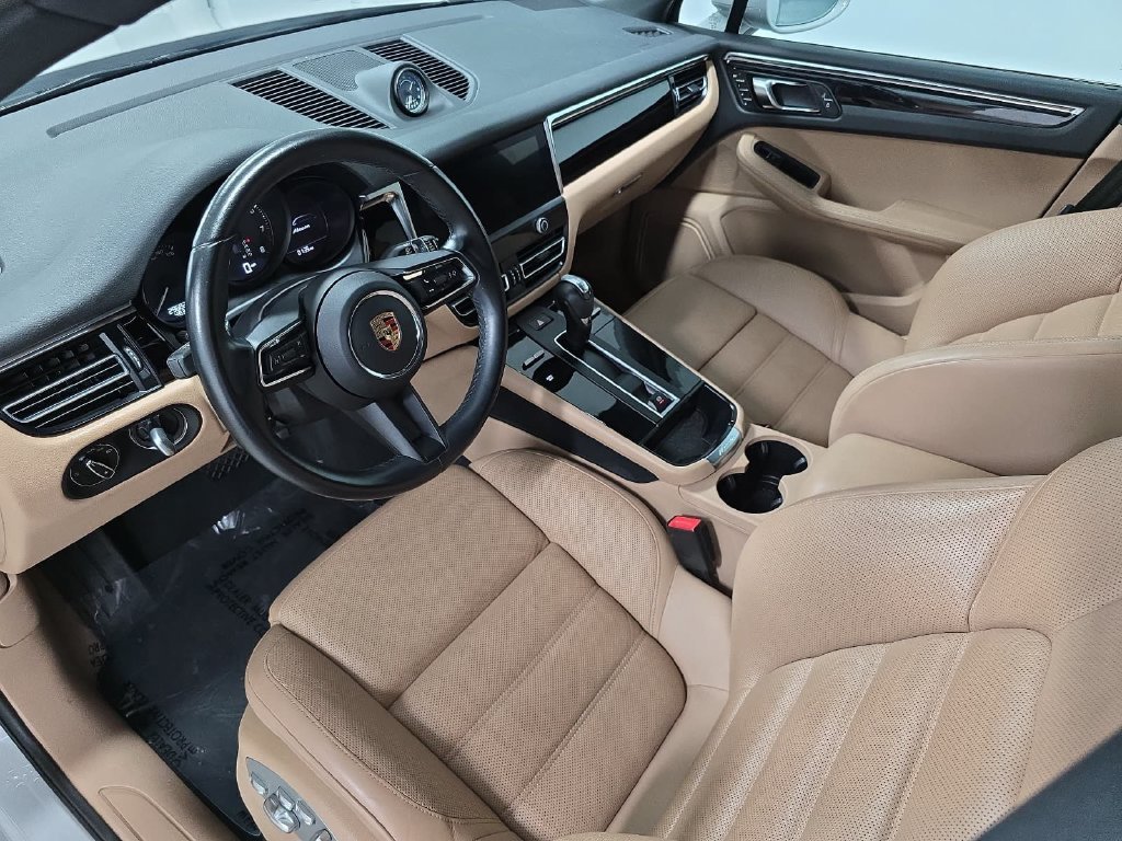 Certified Used 2023  Porsche  image 4