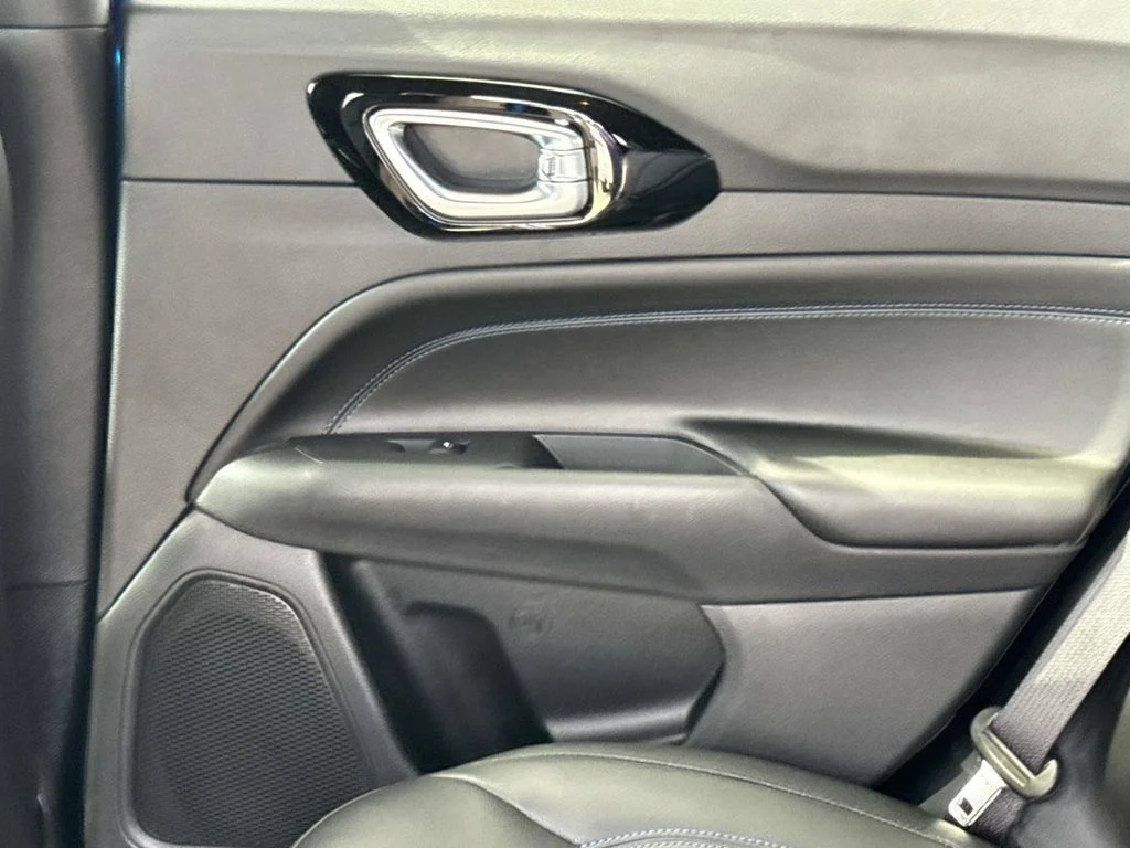 New 2026 Hydro Blue Pearlcoat Jeep Latitude image 11