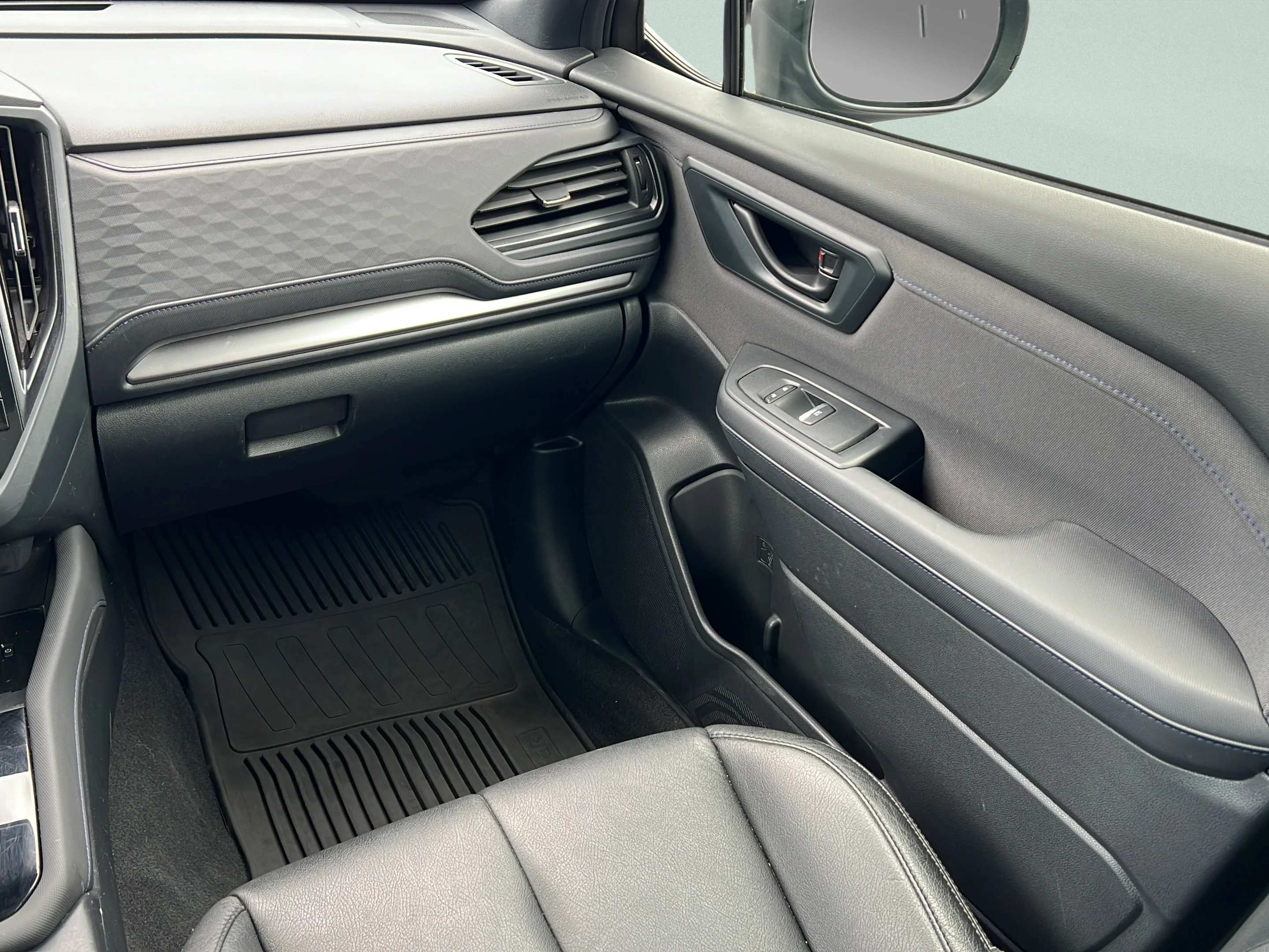 Used 2025 Magnetite Gray Metallic Subaru Premium image 13