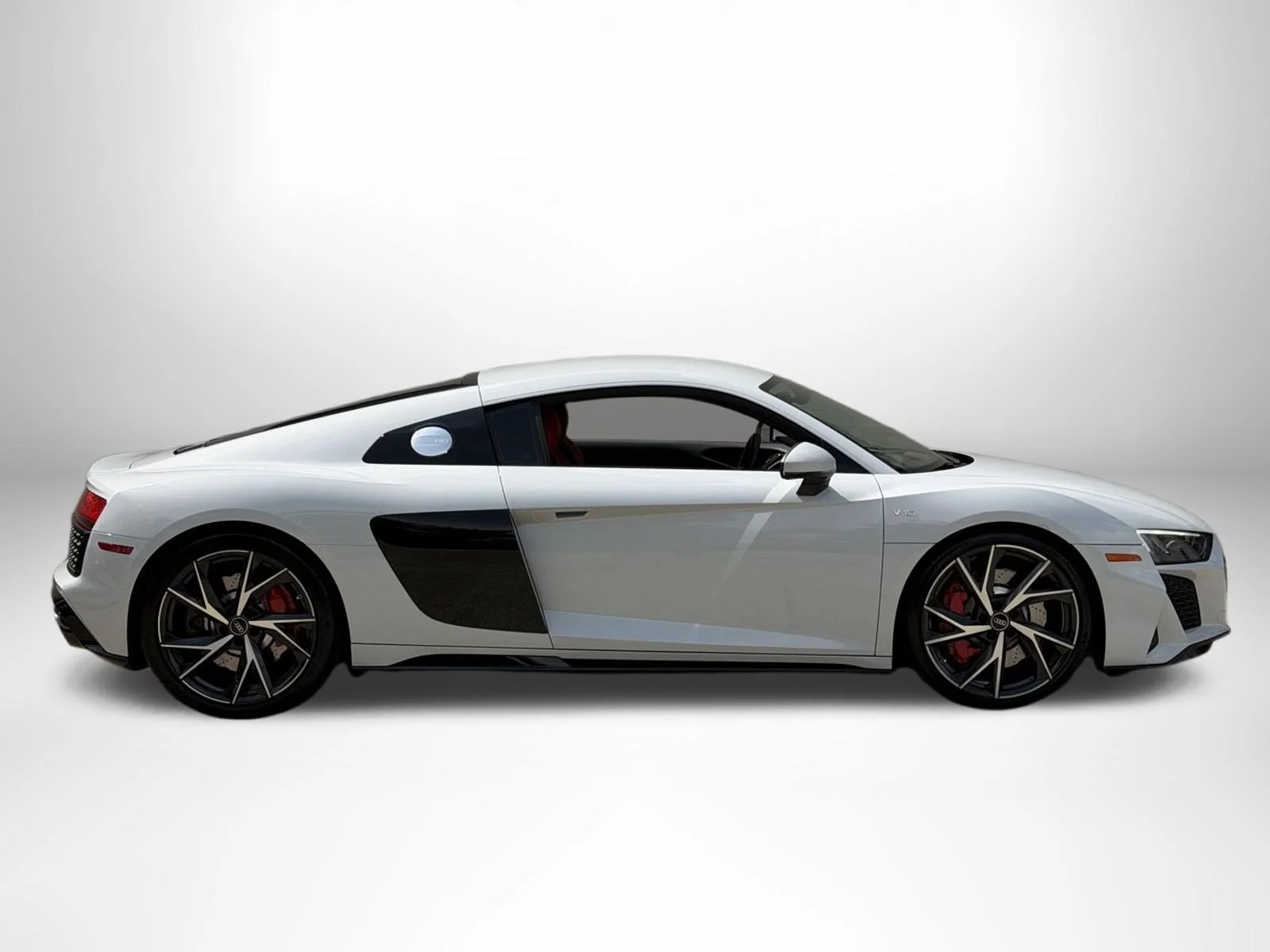 Used 2023 Suzuka Gray Metallic Audi V10 performance image 2