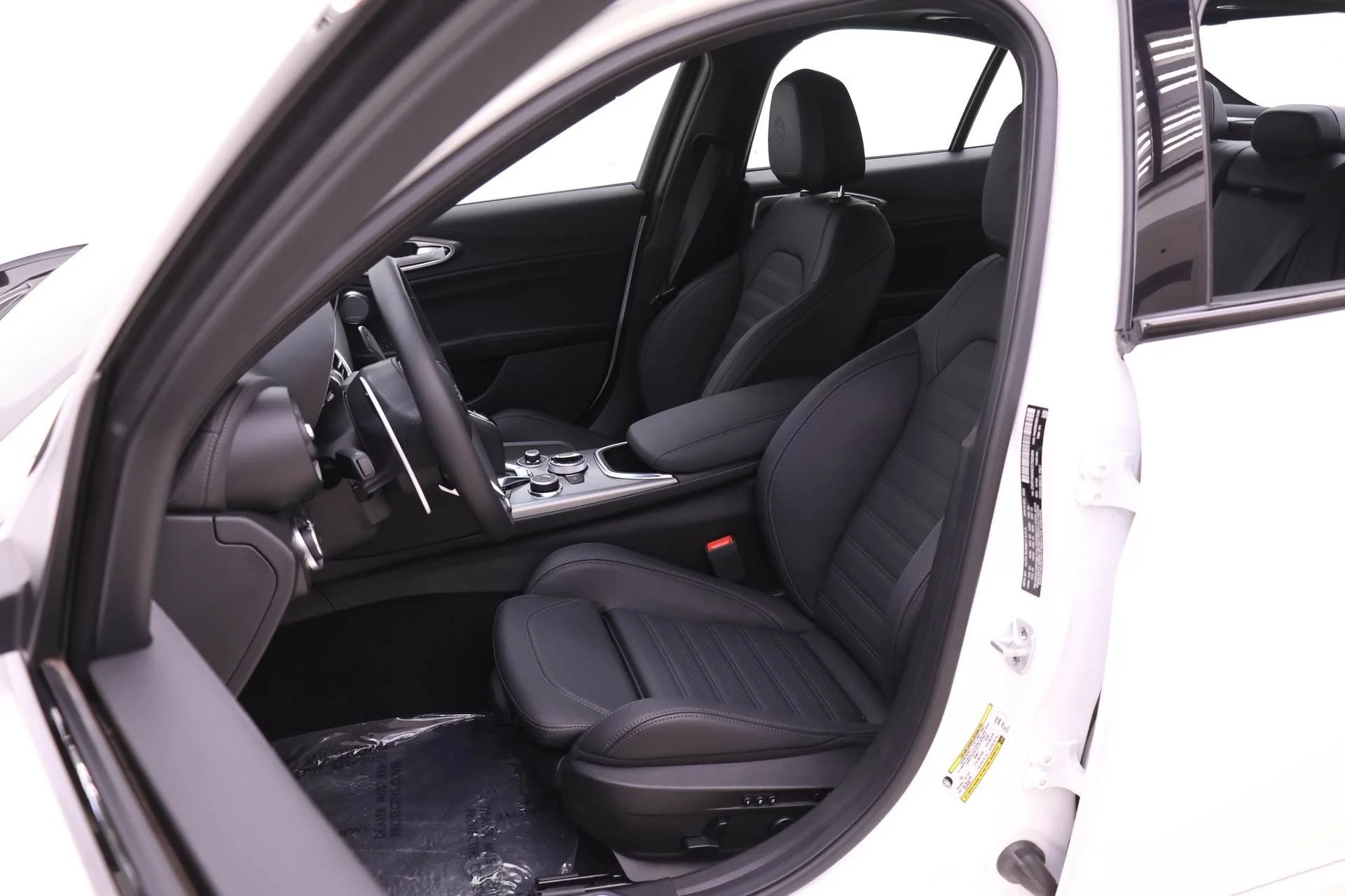 New 2025 Milano White Exterior Paint Alfa Romeo Base image 7