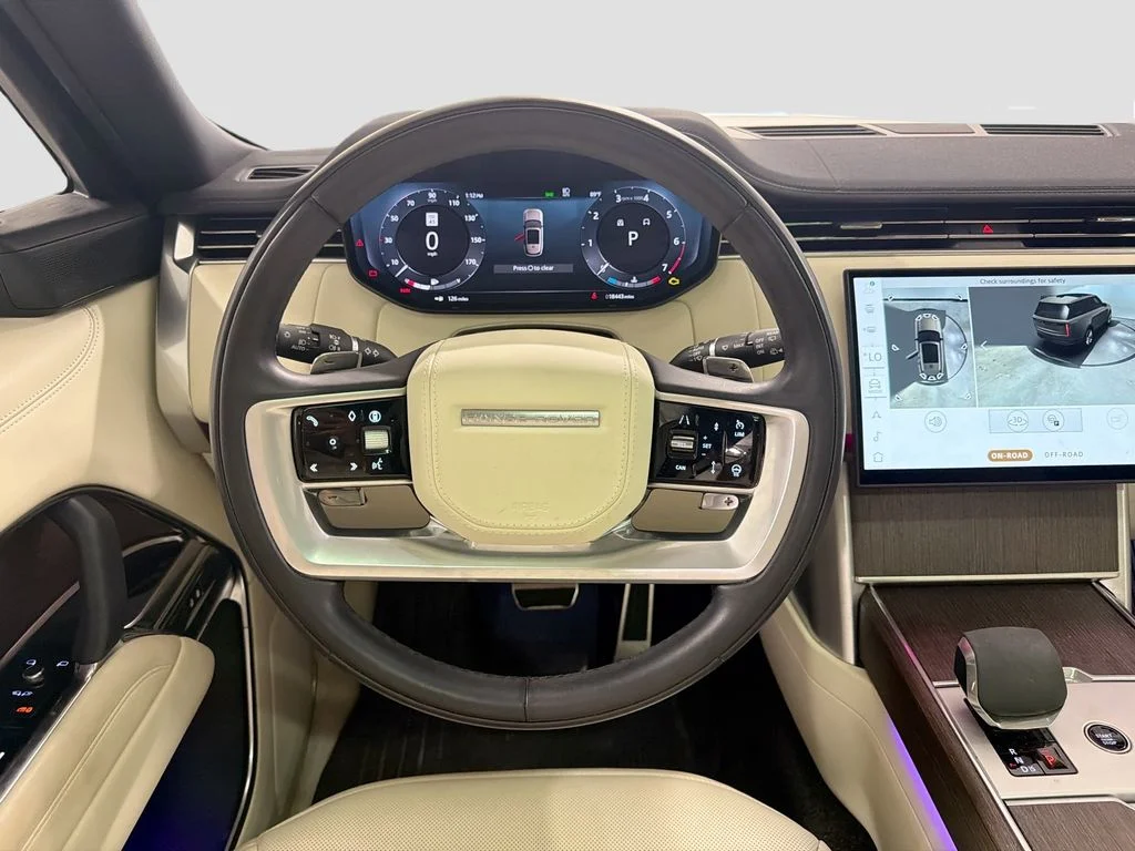 Used 2024  Land Rover SE image 23