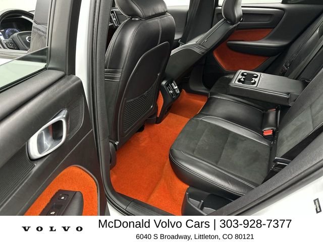 Used 2019 White Volvo R-Design image 23