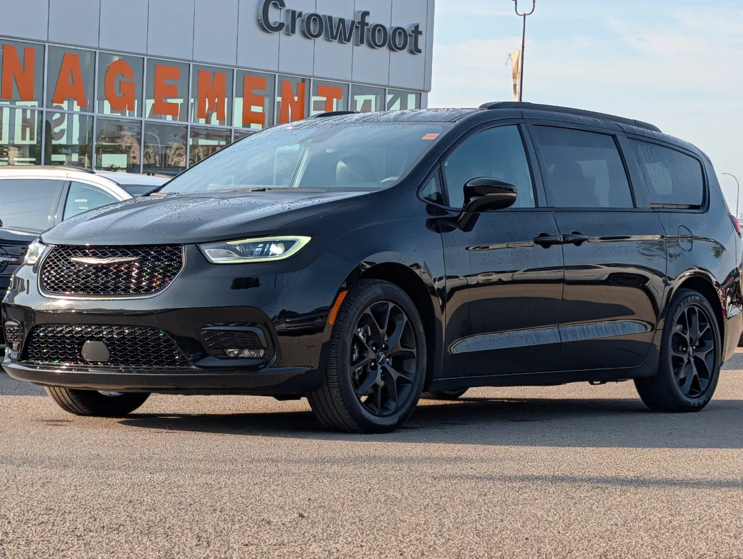 Certified Used 2025 Black Chrysler Limited - - FWD - Nappa Leather - Blind Spot - Full Sunroof - Remote Start & More! image 4