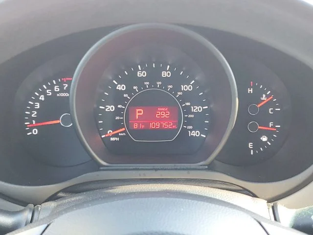 Used 2014 Silver Kia Plus image 25