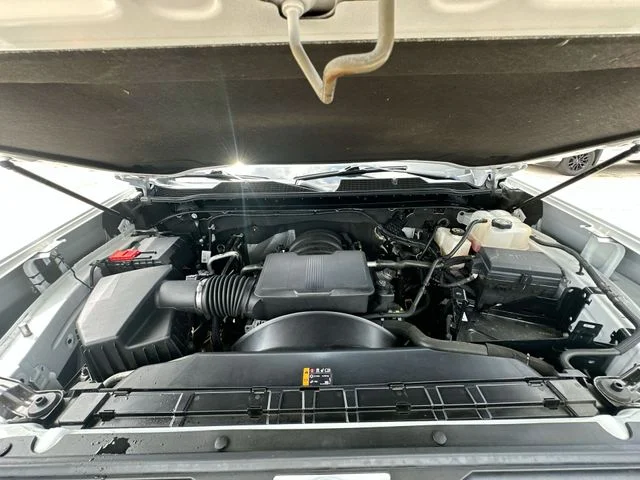 Used 2023 White Chevrolet Custom image 32