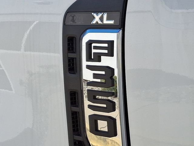 2025 Ford F-350 Super Duty Chassis Cab XL - Photo 14