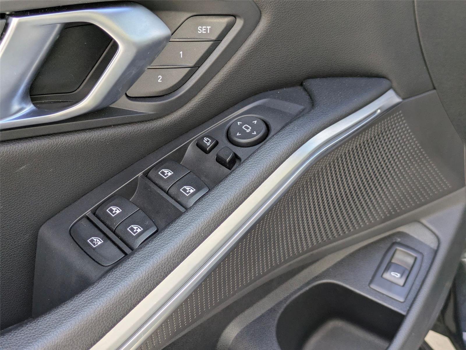 Used 2025  BMW 330i image 13