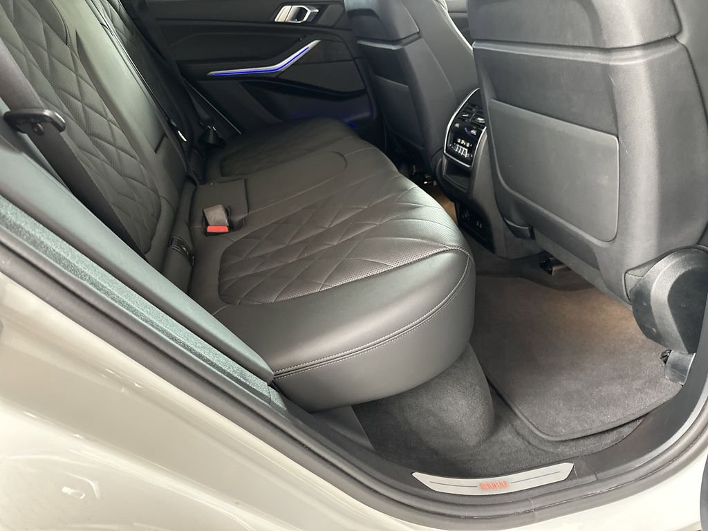 Used 2024 White BMW xDrive40i image 35
