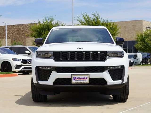 New 2026 Bright White Clear-Coat Exterior Paint Jeep Limited image 2