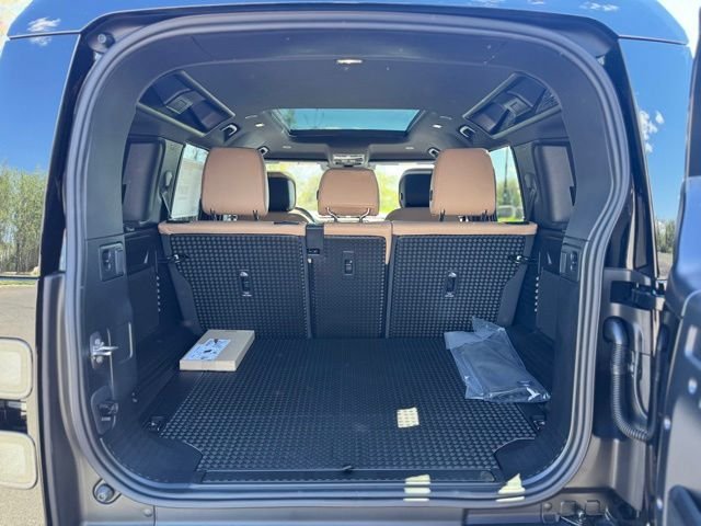 New 2026 Santorini Black Land Rover S image 10