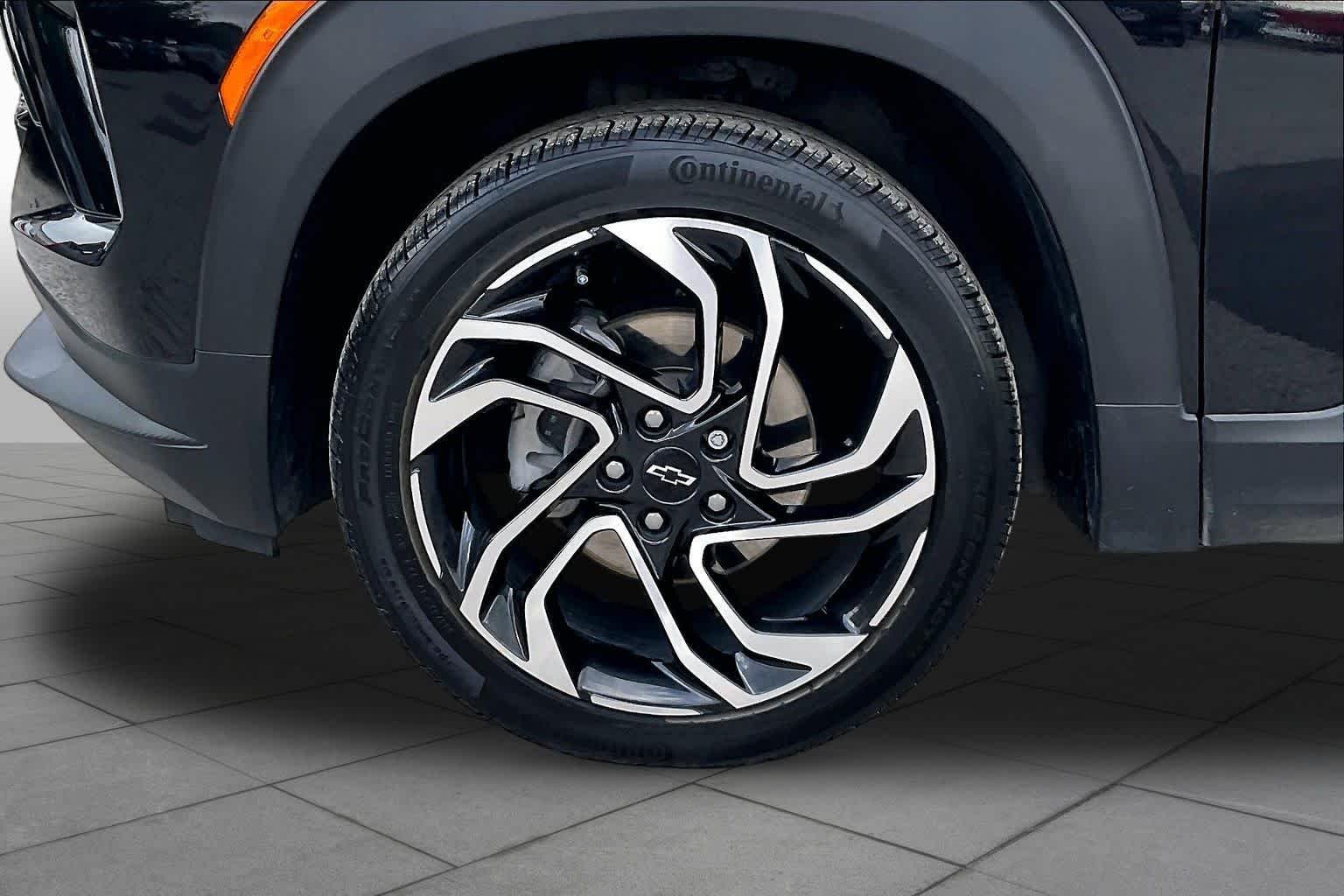 Used 2025 Mosaic Black Metallic Chevrolet RS image 11