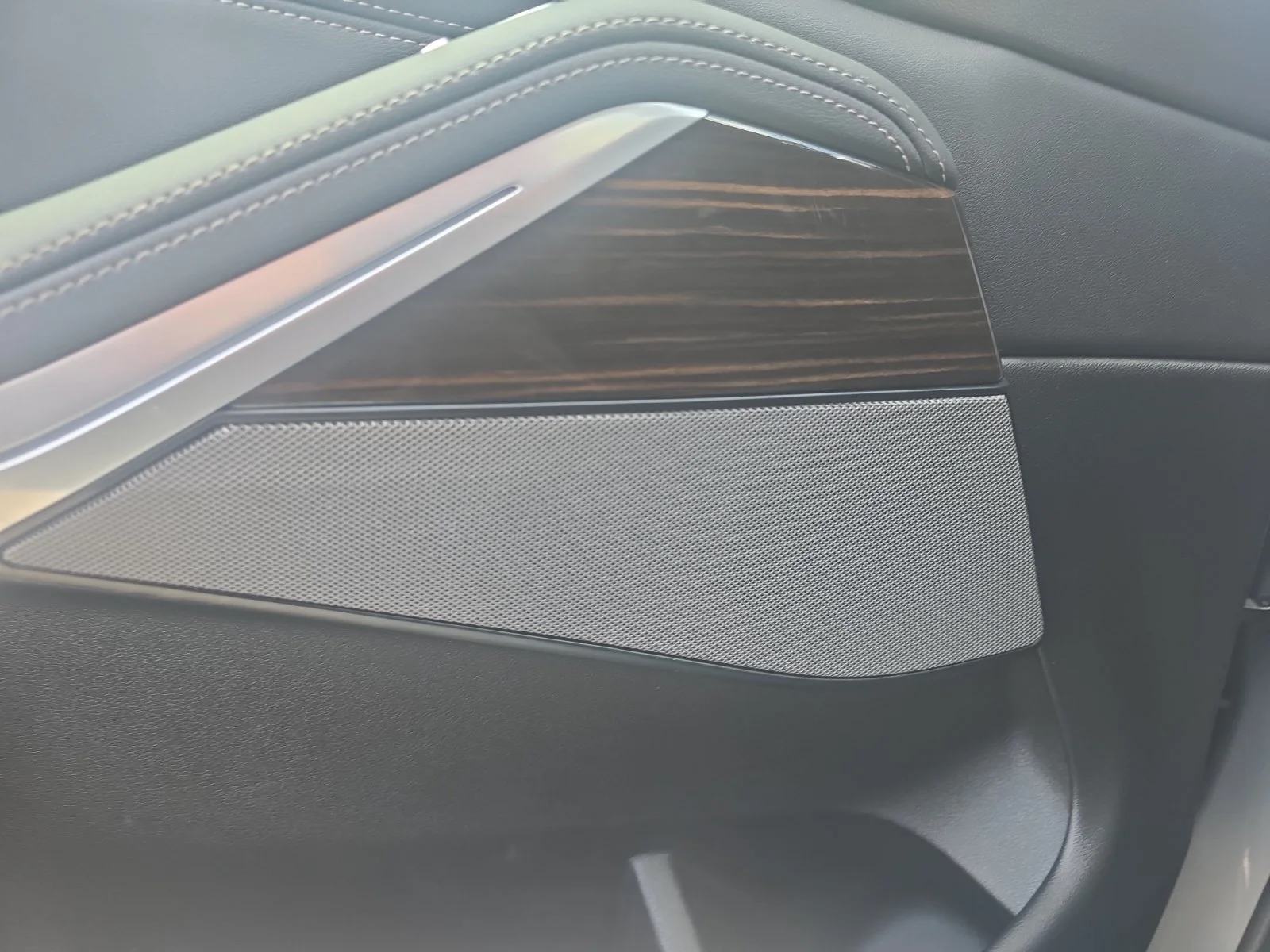 Used 2024 Skyscraper Grey Metallic BMW xDrive40i image 28
