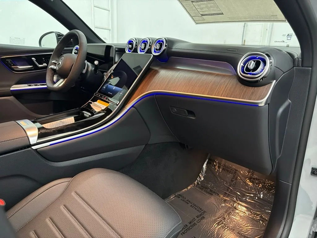 New 2027 White Mercedes-Benz GLC 300 image 29